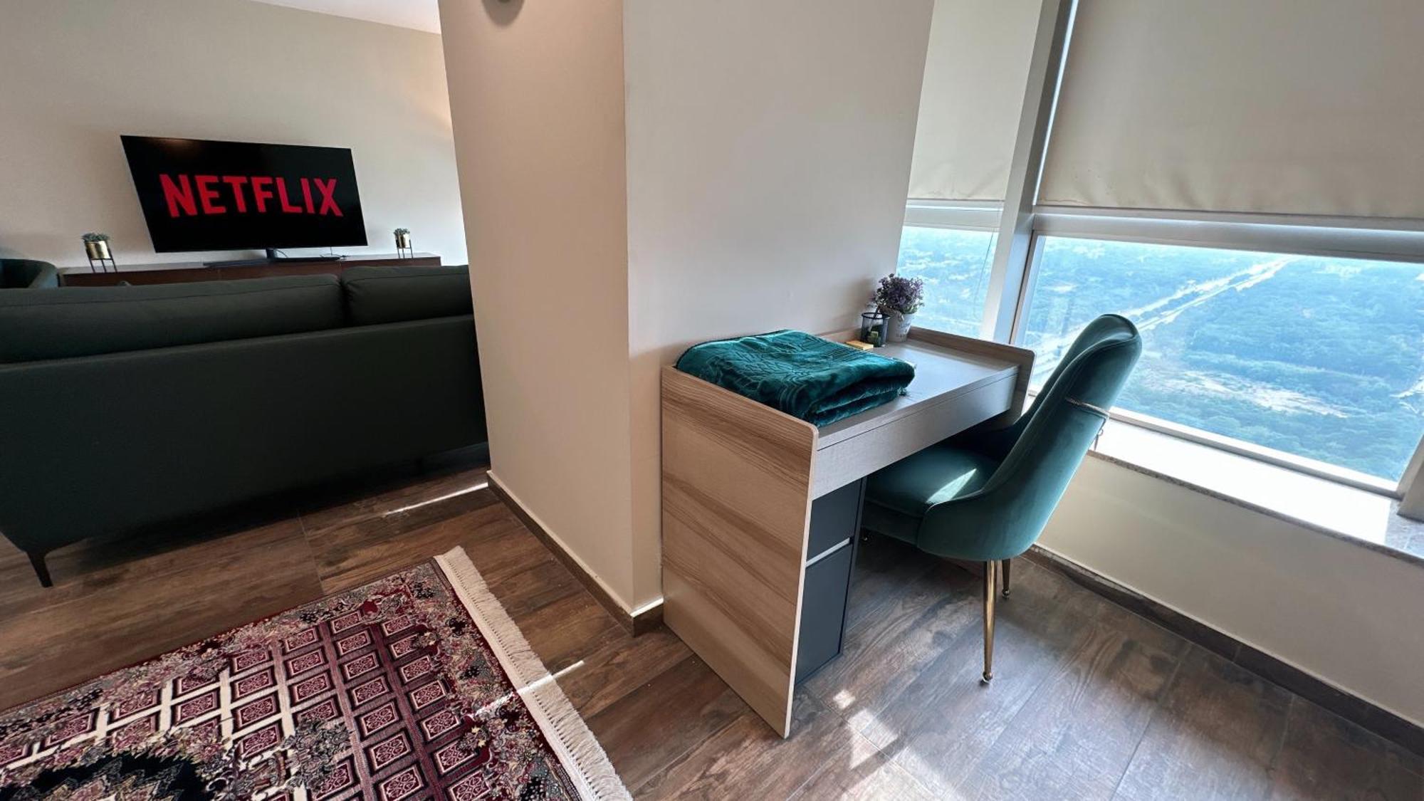 Centaurus Apartment City View Three Beds อิสลามาบัด ภายนอก รูปภาพ